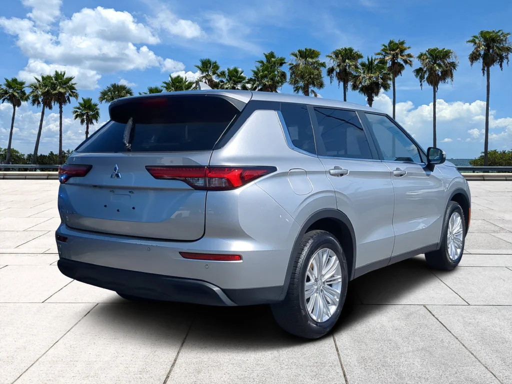 Used 2024 Silver Mitsubishi ES image 5