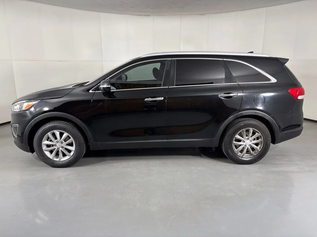 Used 2016 Black Kia LX image 5