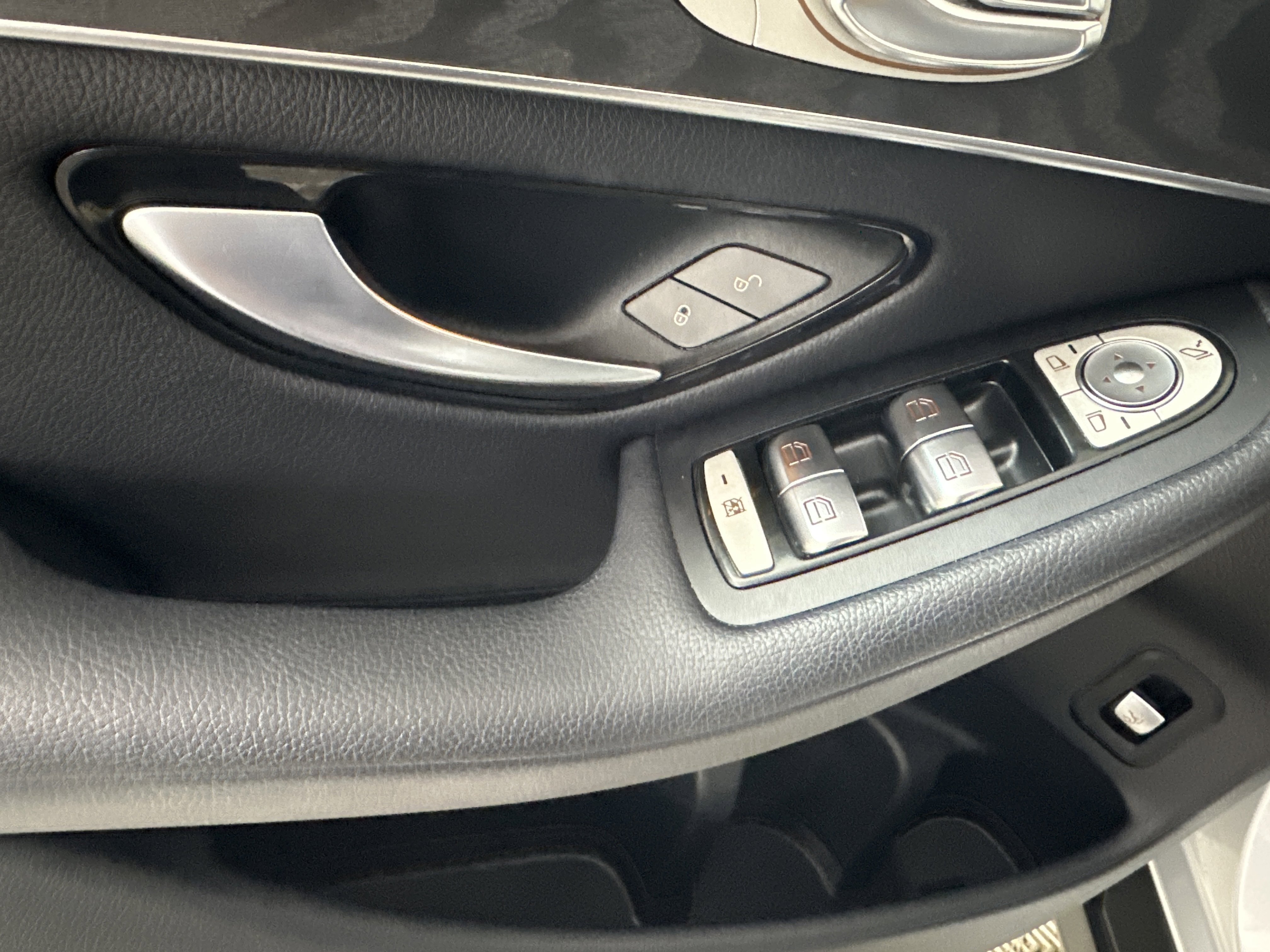 Used 2018 White Mercedes-Benz GLC 300 image 10