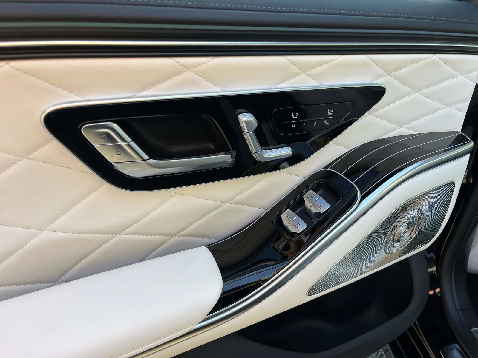 New 2027 Obsidian Black Metallic Mercedes-Benz S 580 4MATIC® Sedan image 40