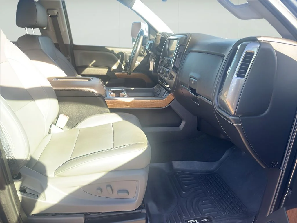 Used 2018 GRAPHITE METALLIC Chevrolet LTZ image 15
