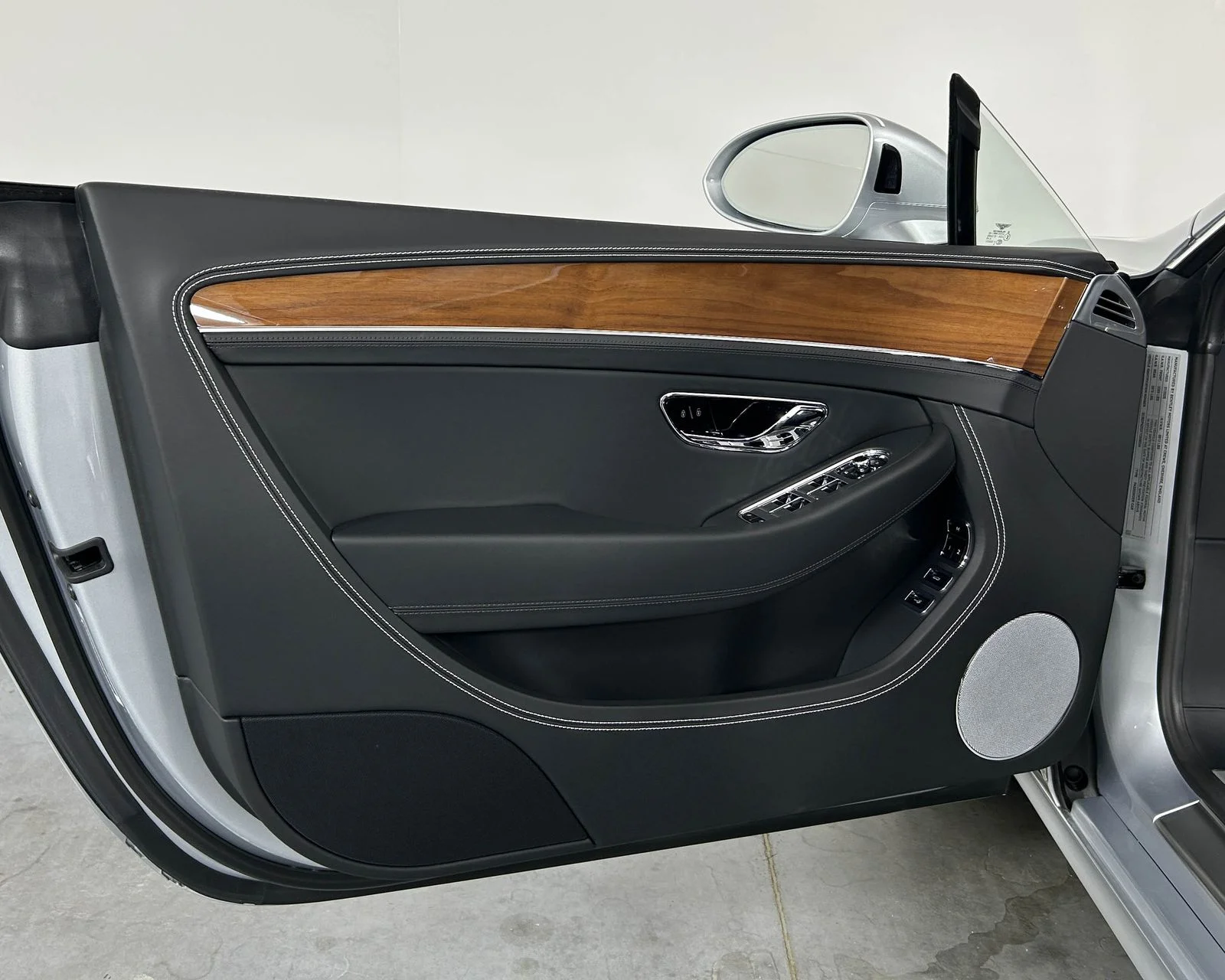 New 2026  Bentley V8 image 12