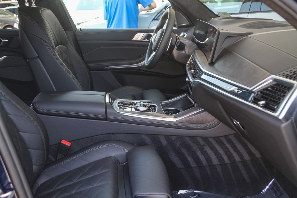 Used 2026 Tanzanite Blue II Metallic BMW xDrive40i image 13