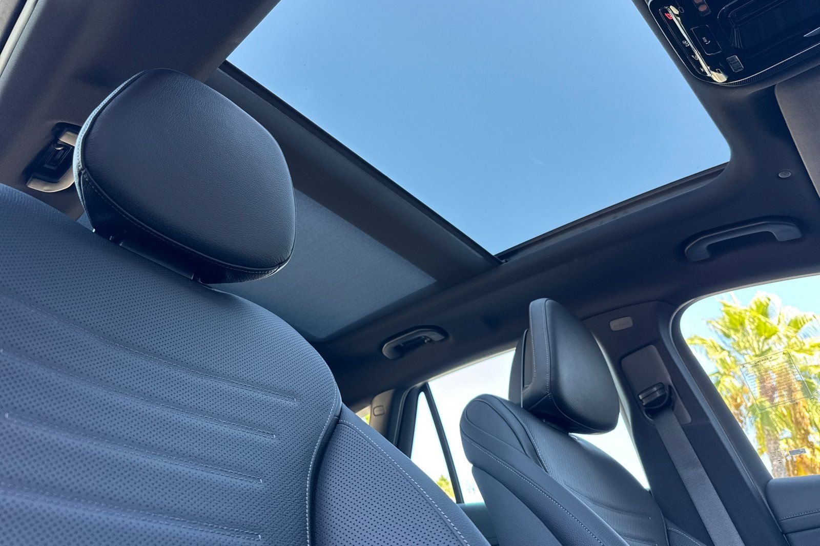 New 2027 Polar White Mercedes-Benz GLC 350e image 32