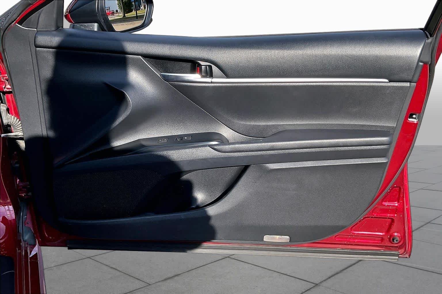Used 2018 Ruby Flare Pearl Toyota SE image 22