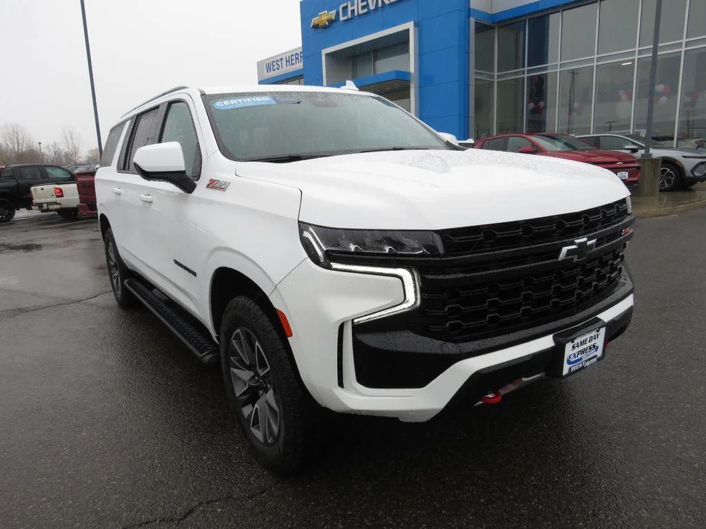 Used 2024 Summit White Chevrolet Z71 image 3