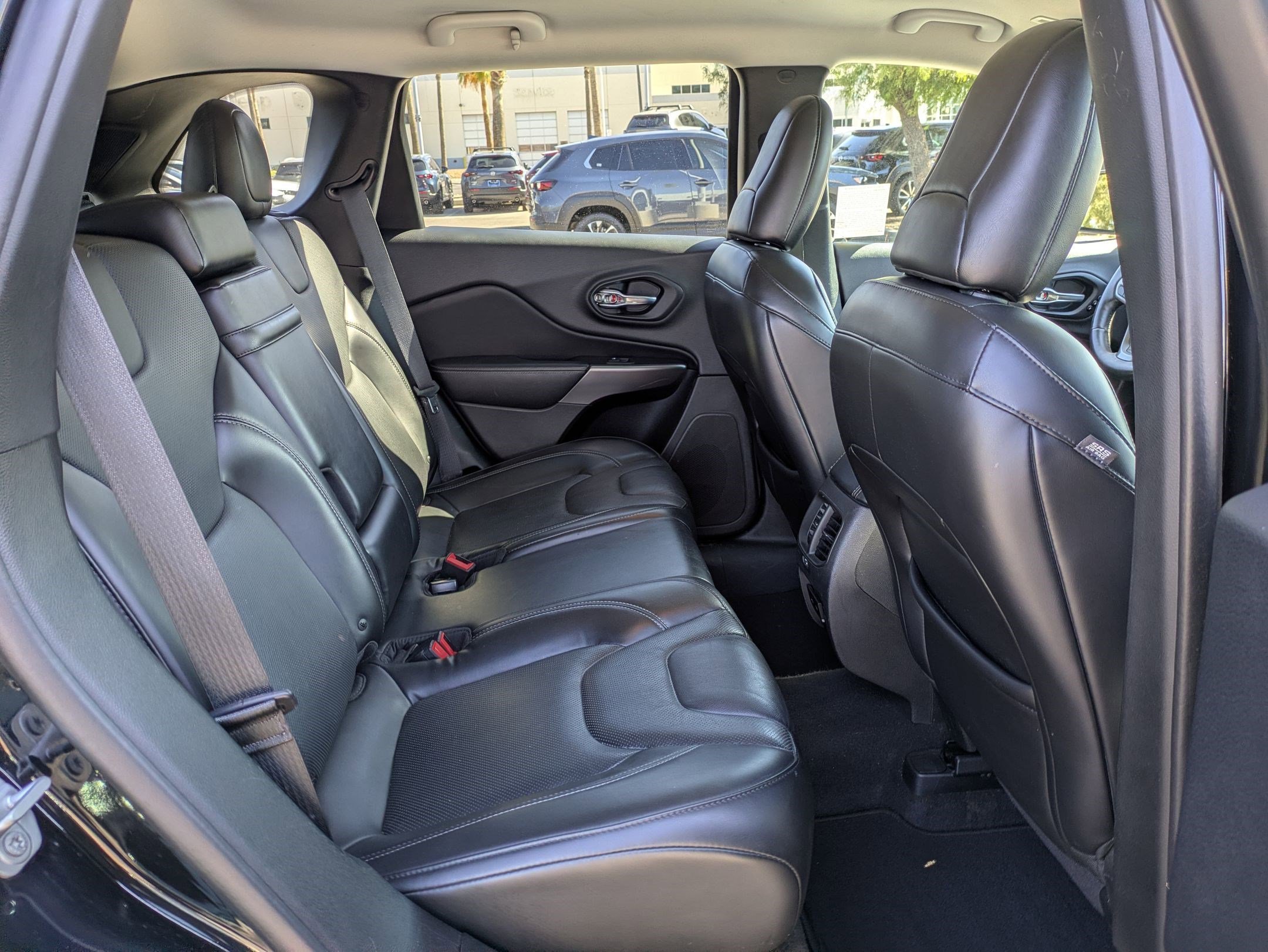 Used 2019 Diamond Black Crystal Pearlcoat Jeep Limited image 26