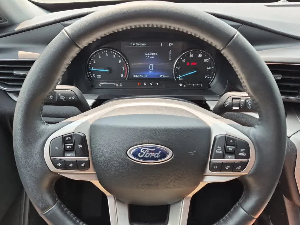 Certified Used 2024 Star White Metallic Tri-Coat Ford XLT image 17