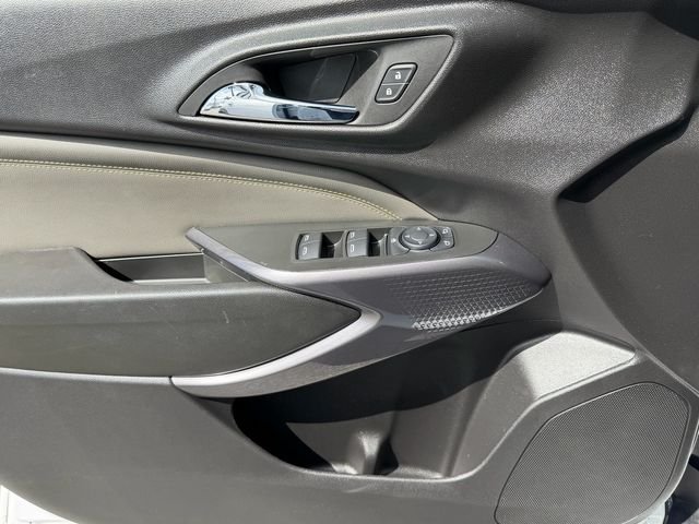 Used 2025 White Chevrolet ACTIV image 32