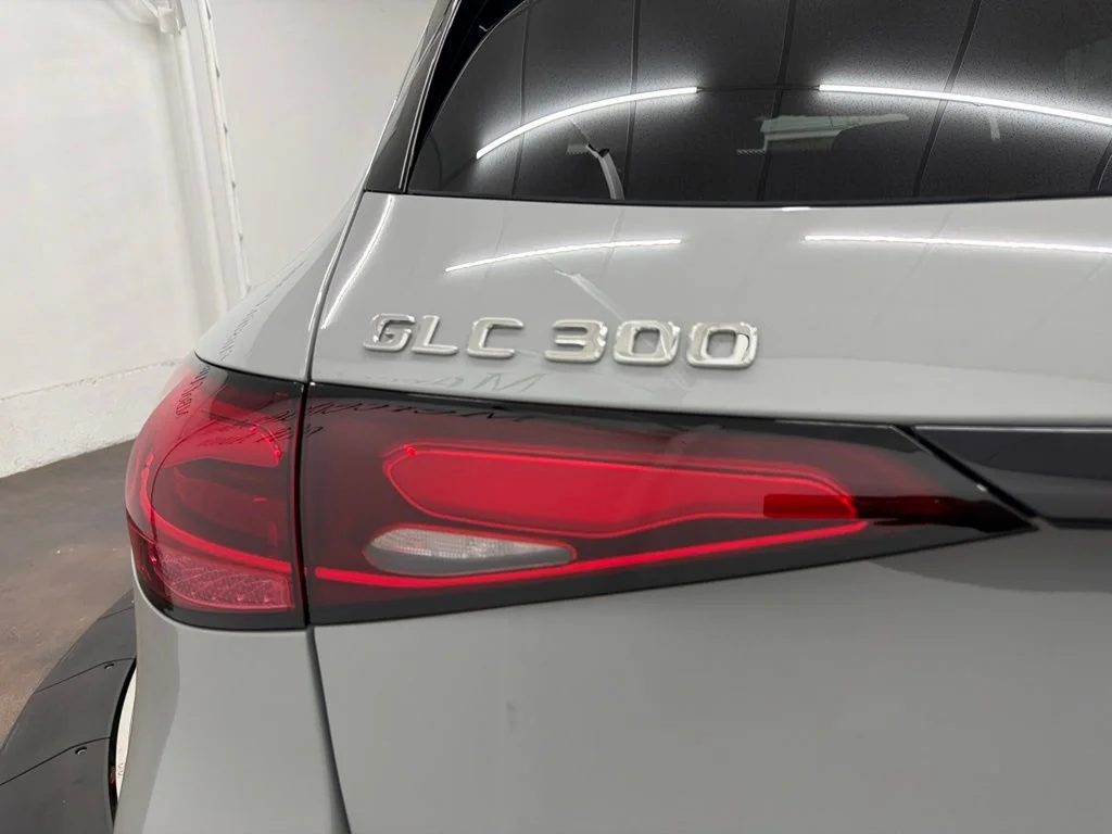 New 2027 White Mercedes-Benz GLC 300 image 11