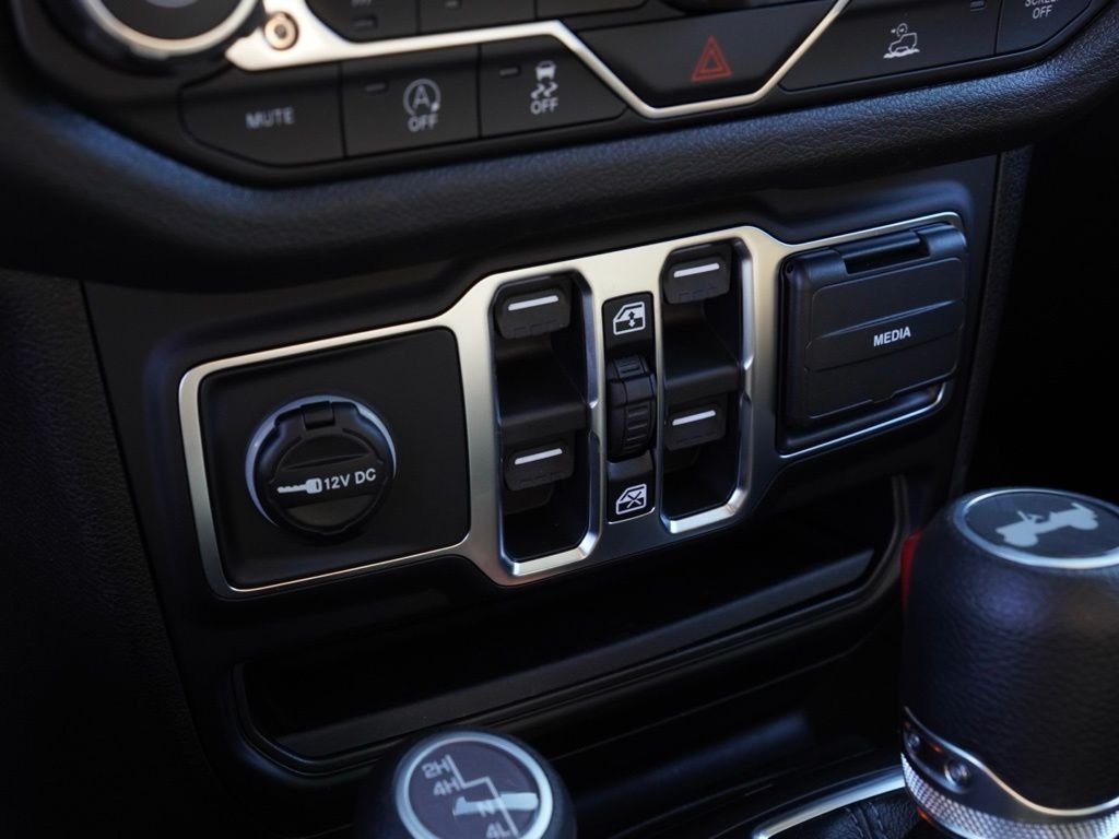 New 2026 Anvil Clear-Coat Exterior Paint Jeep Sport S image 16