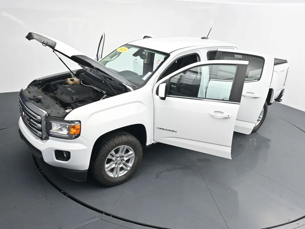 Used 2020 White GMC SLE1 image 40