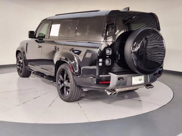 Used 2025 Santorini Black Metallic Land Rover V8 image 6