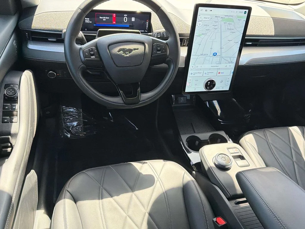 Used 2023 Space White Metallic Ford Select image 11