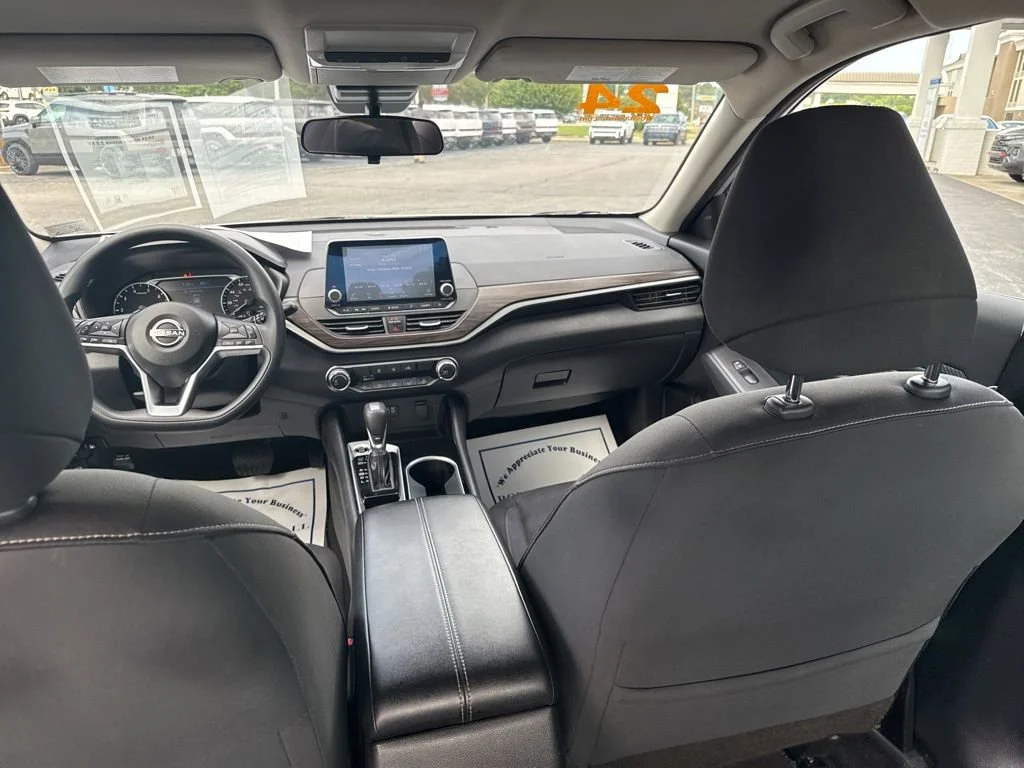 Used 2024 Silver Nissan 2.5 SV image 15