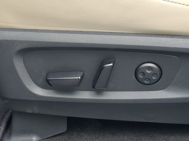 Used 2025 Silver INFINITI LUXE image 22