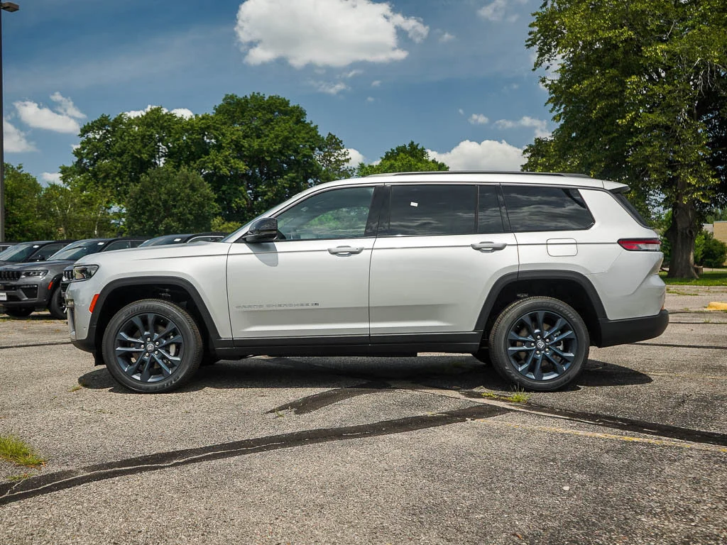 New 2026 Silver Zynith Jeep  image 3