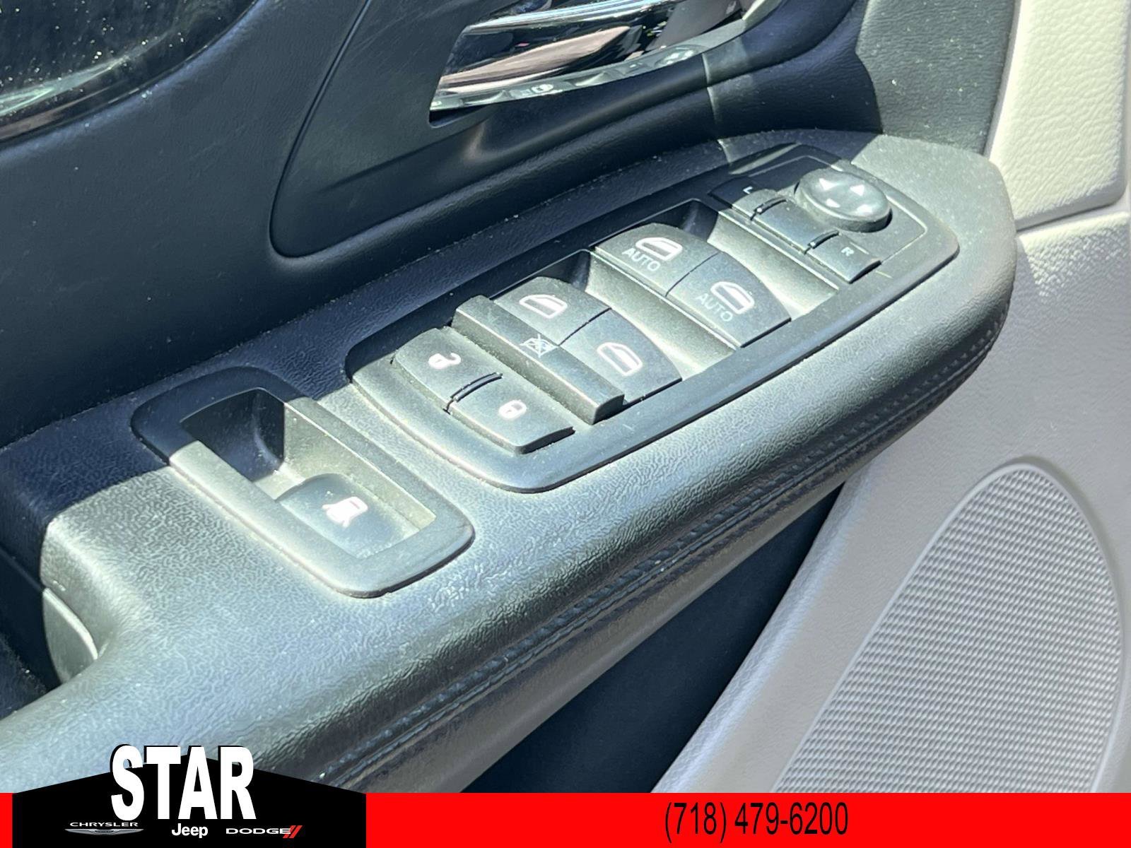 Used 2012 Dark Charcoal Pearl Dodge SE image 16