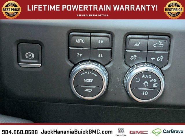 Used 2025 White GMC AT4 image 31