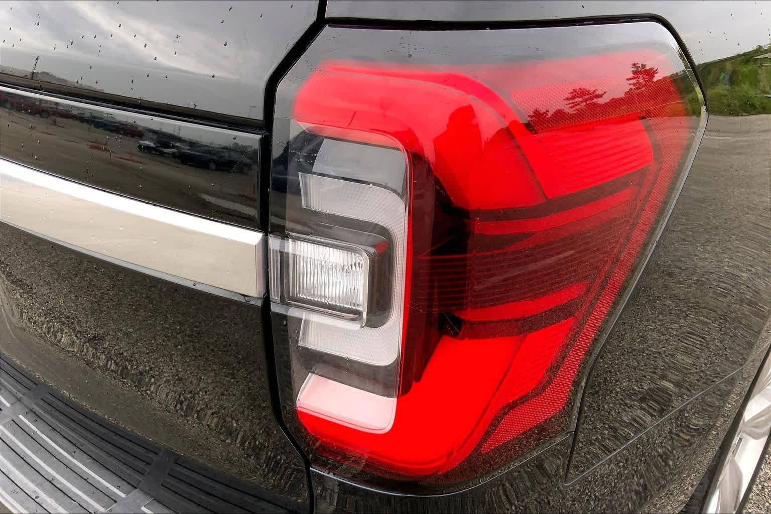 Used 2023 Agate Black Ford Platinum image 30