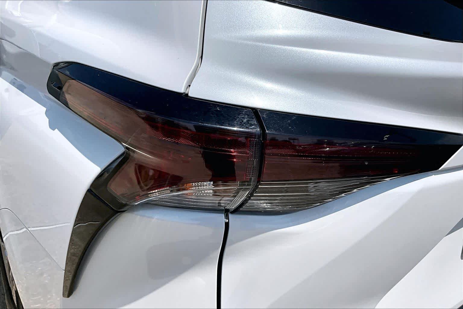 Used 2025 Wind Chill Pearl Toyota XLE image 28