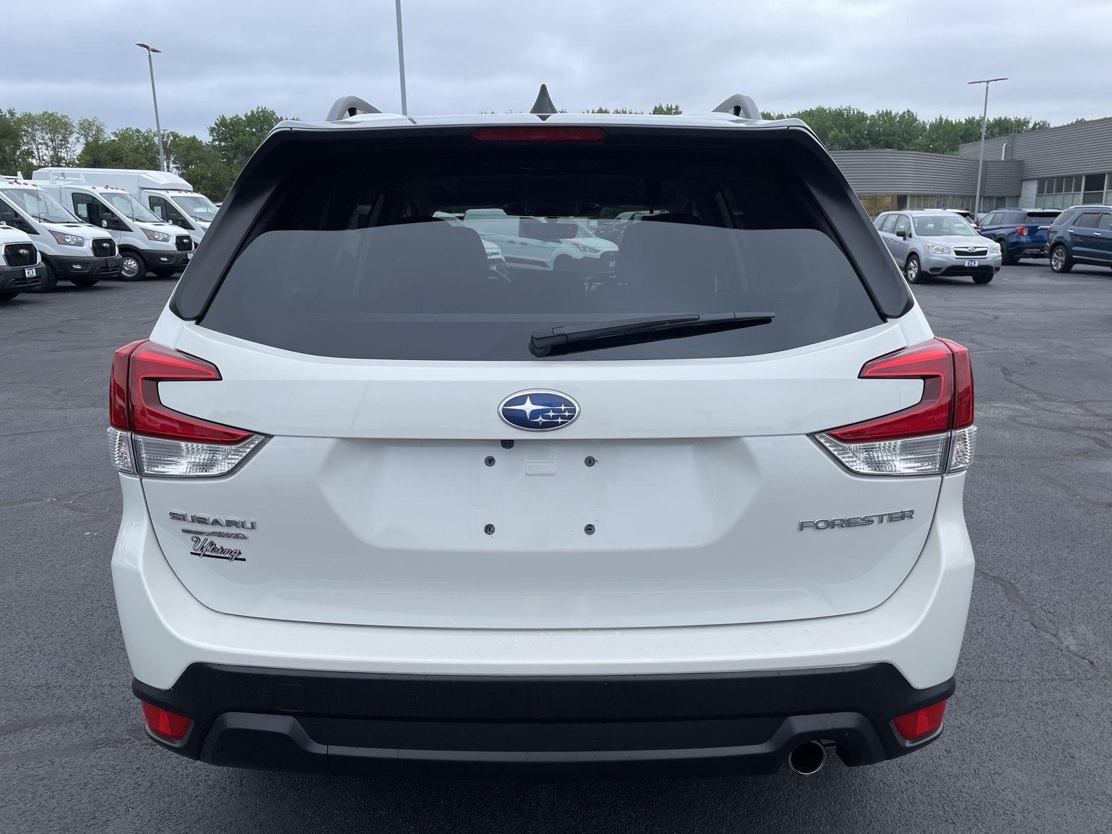 Used 2024 Crystal White Pearl Subaru Limited image 4