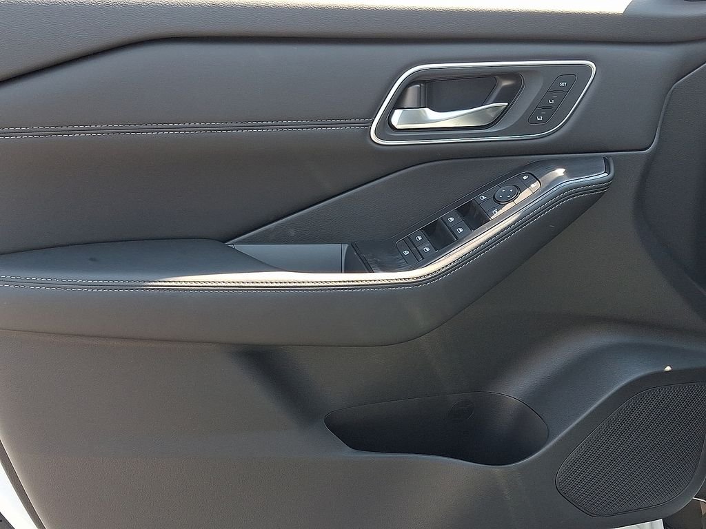 2026 Nissan Rogue — photo 8