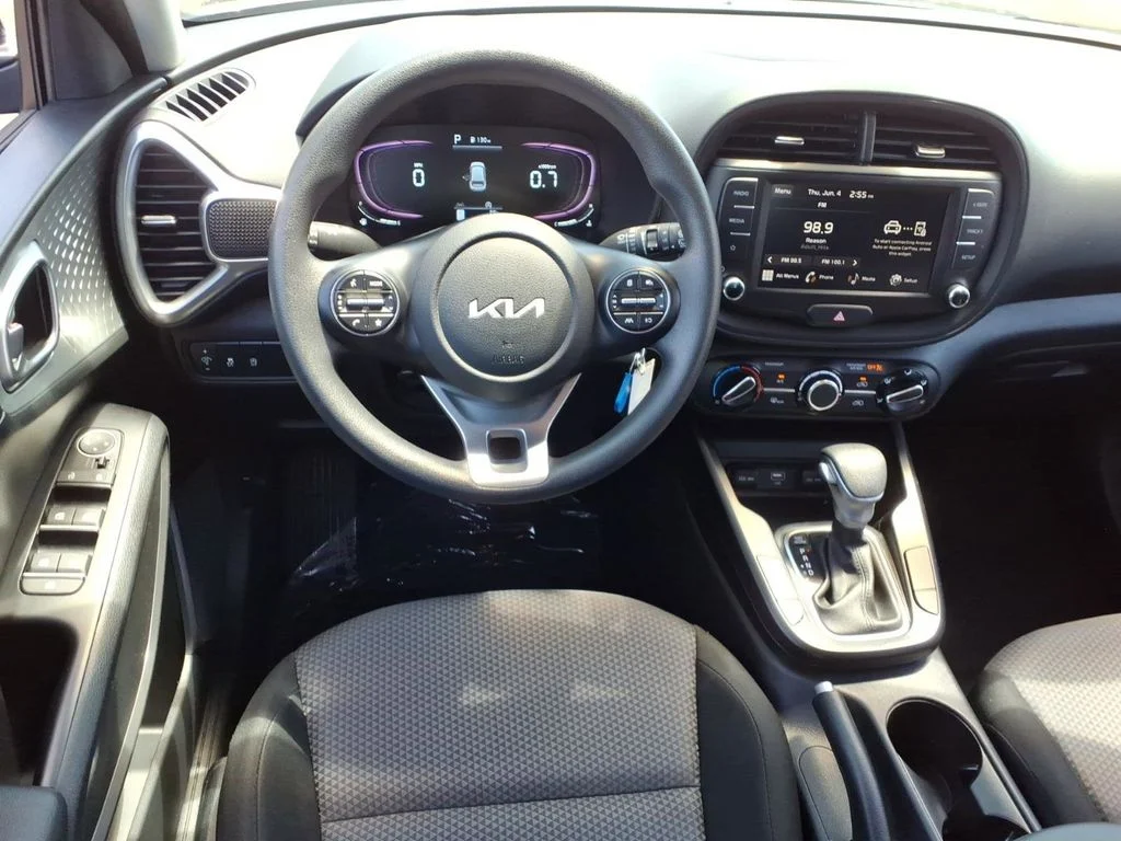 2024 Kia Soul LX - Photo 14