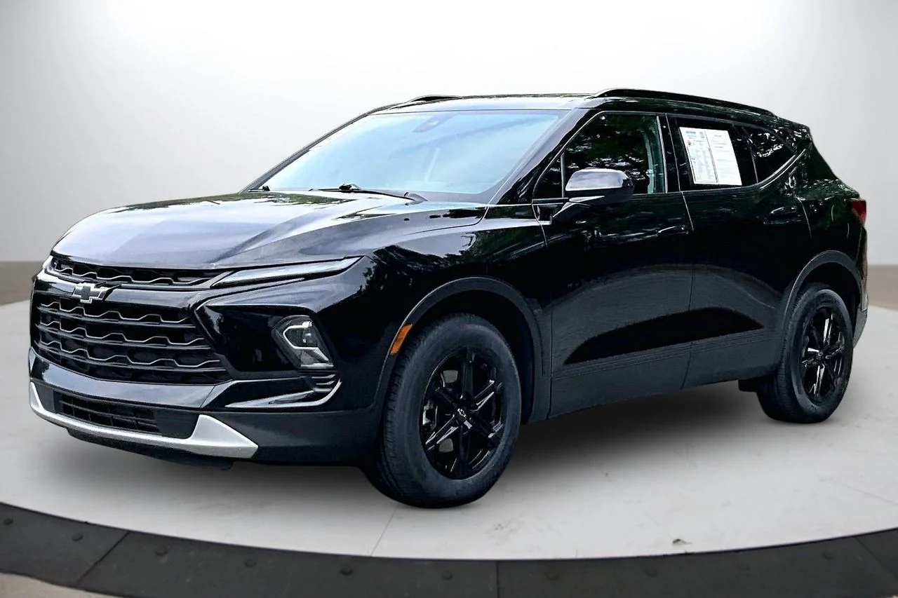 Used 2023 Black Chevrolet LT image 4