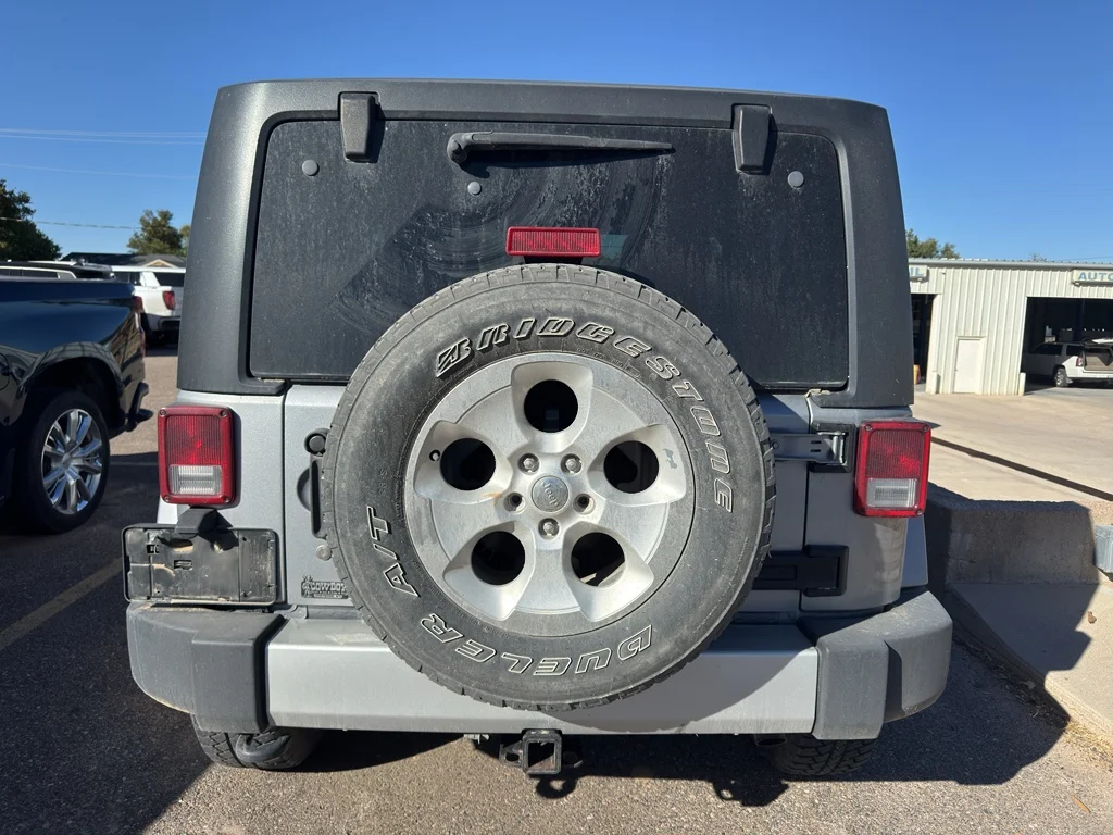 Used 2014 Billet Metallic Clearcoat Jeep Sahara image 6