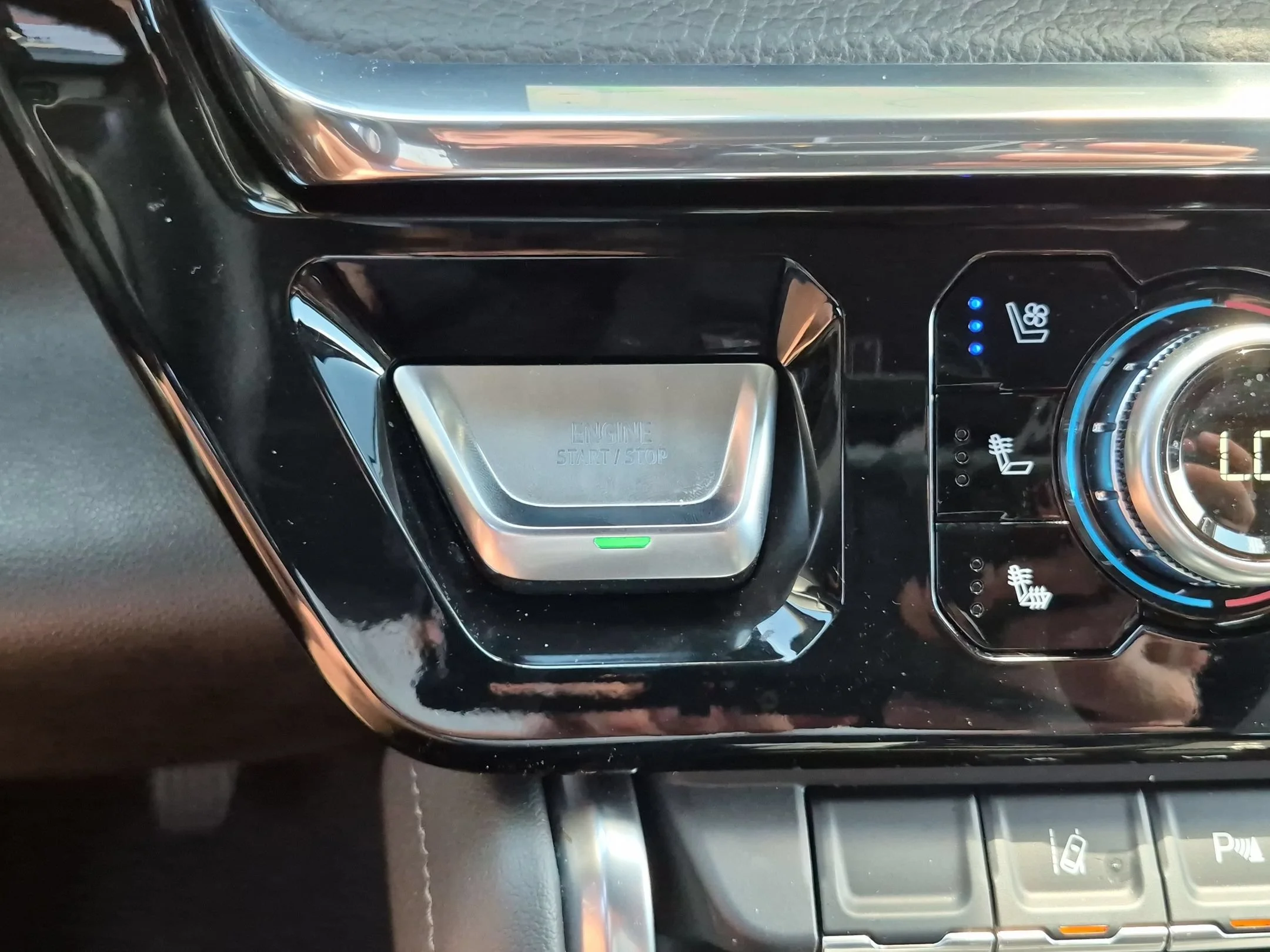 Used 2024 Summit White GMC Denali image 16