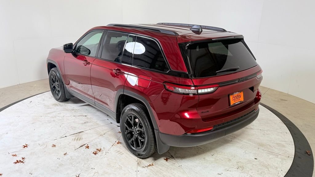 New 2025 Velvet Red Pearl-Coat Exterior Paint Jeep Altitude X image 6