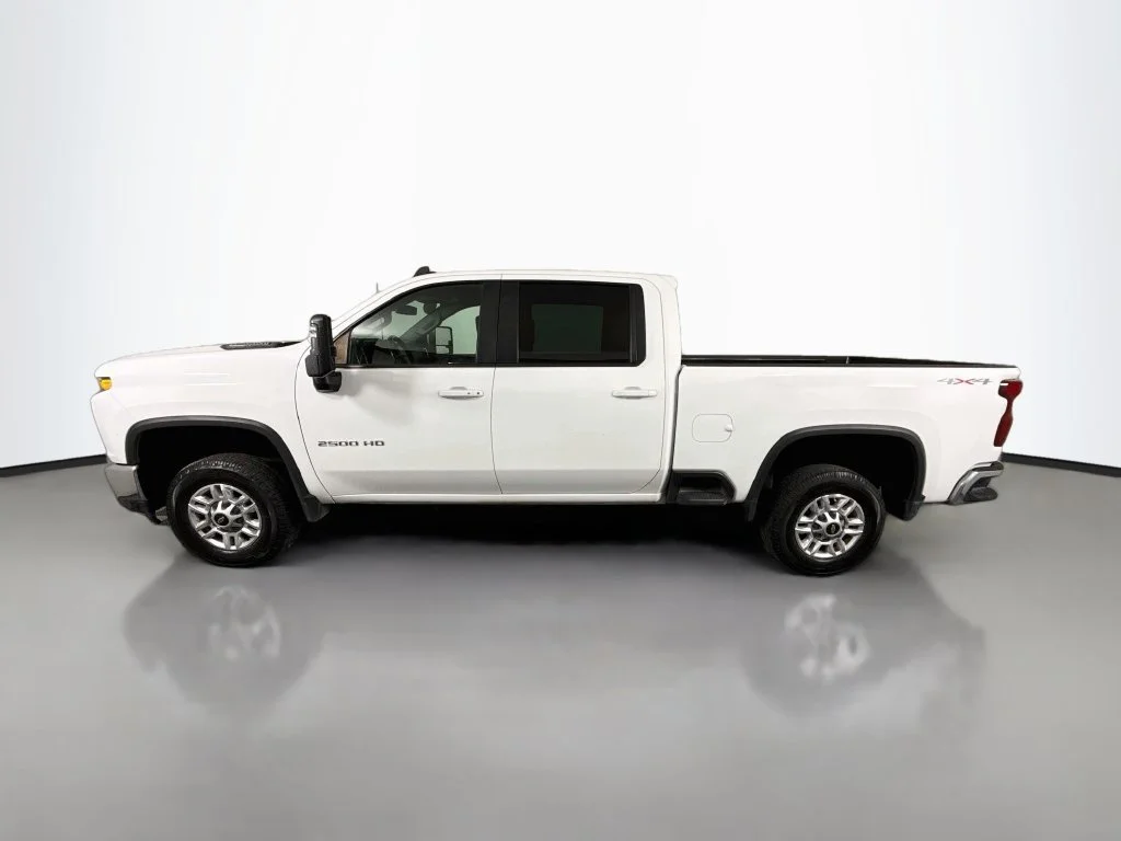 Used 2023 White Chevrolet LT image 4
