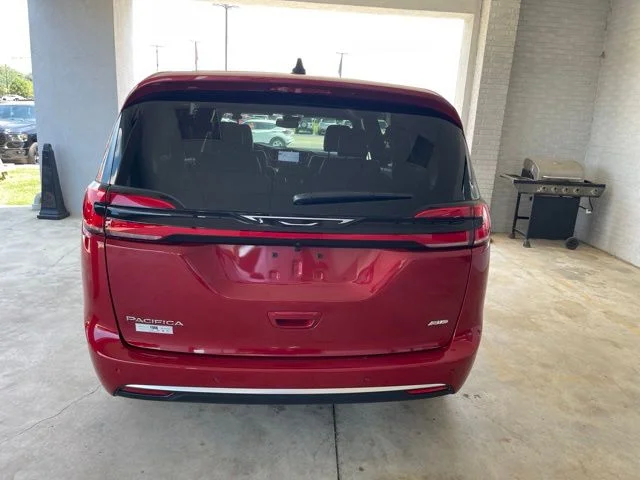 New 2027 Red Hot Pearl-Coat Exterior Paint Chrysler Select image 6