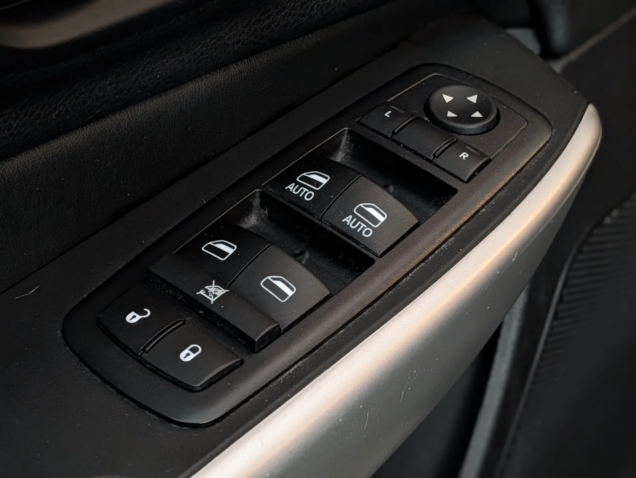 Used 2017 Grey Jeep Trailhawk - Leather - Uconnect 8.4 Touchscree - 4WD 4dr Trailhawk image 13