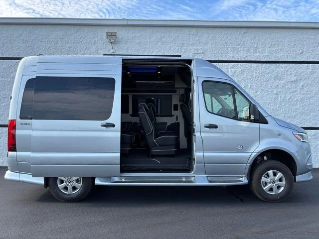 New 2027 Silver Mercedes-Benz Discovery Touring image 8