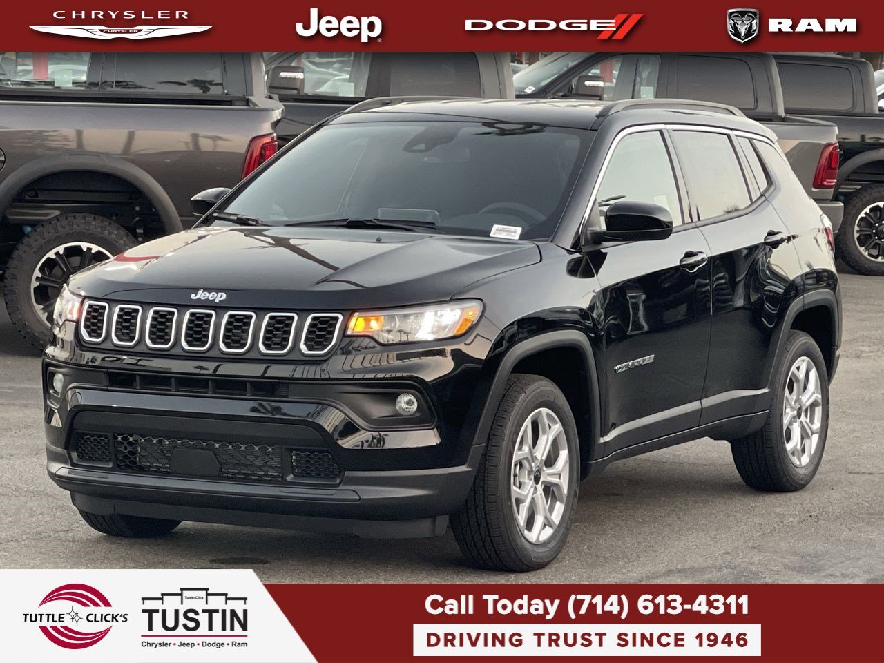 New 2026 Diamond Black Crystal Pearl-Coat Exterior Paint Jeep Latitude image 3