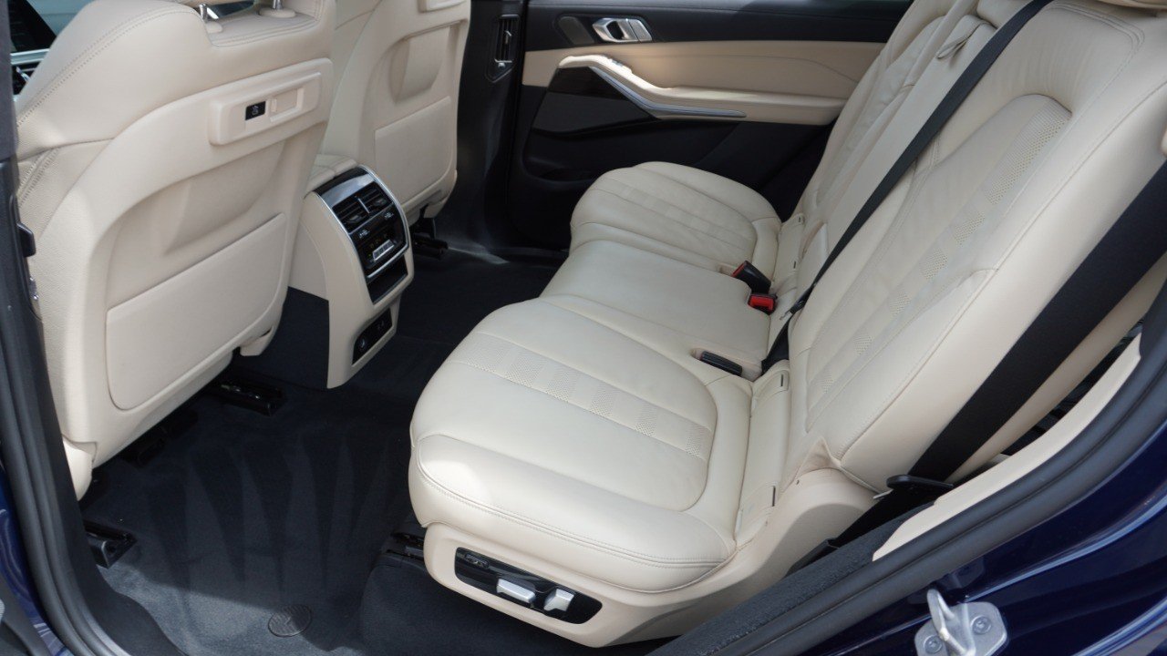 Used 2021 Blue BMW xDrive40i image 32