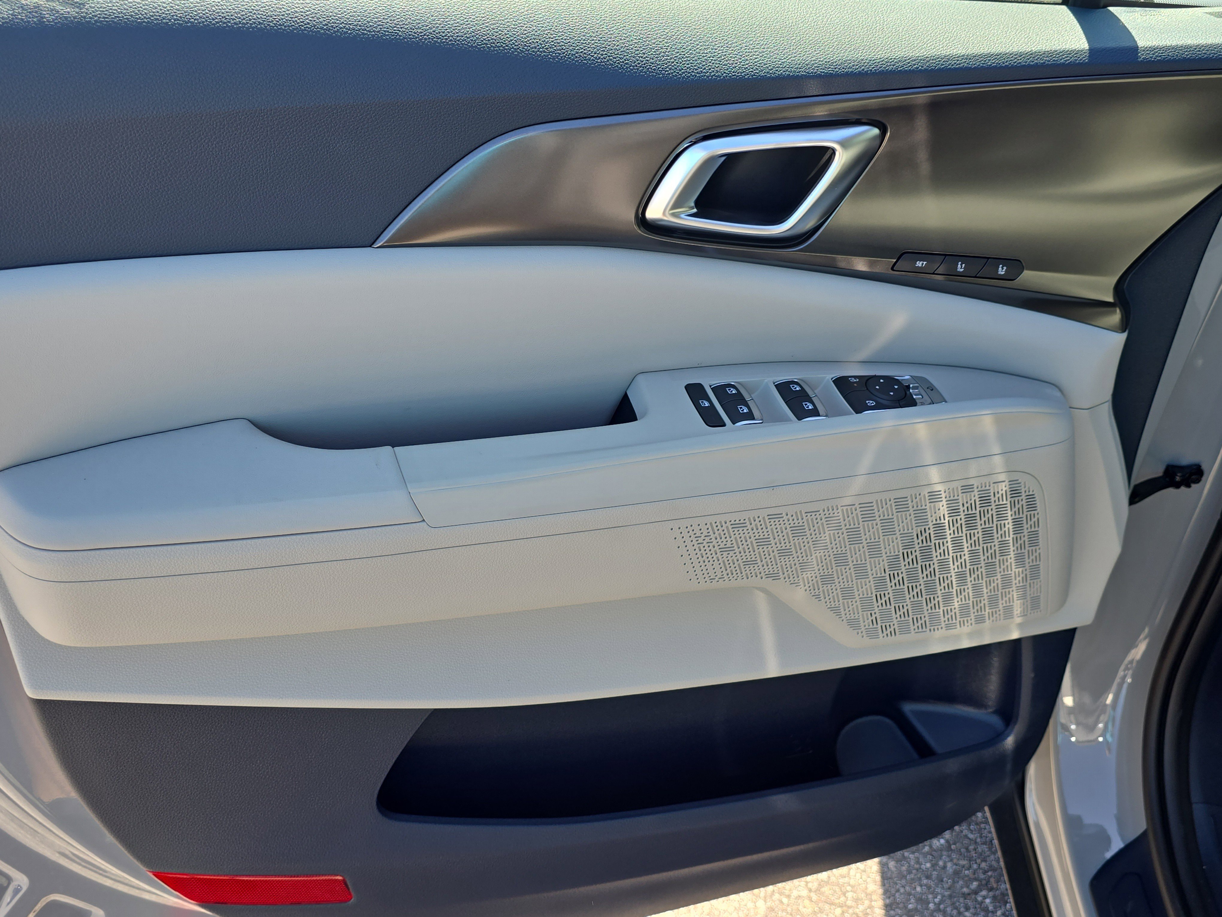 New 2026 Ceramic Silver Kia SX image 19
