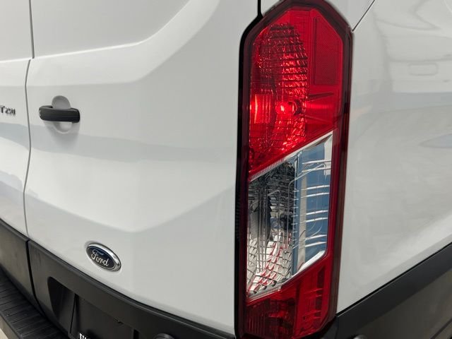 Used 2025 Oxford White Ford Base image 7
