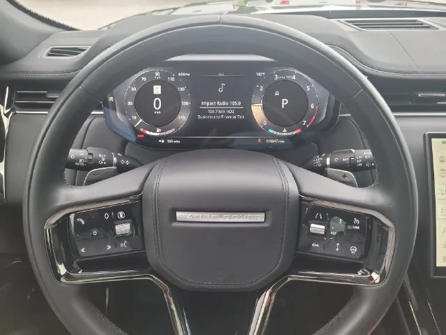 Used 2025 Black Land Rover Dynamic SE image 28