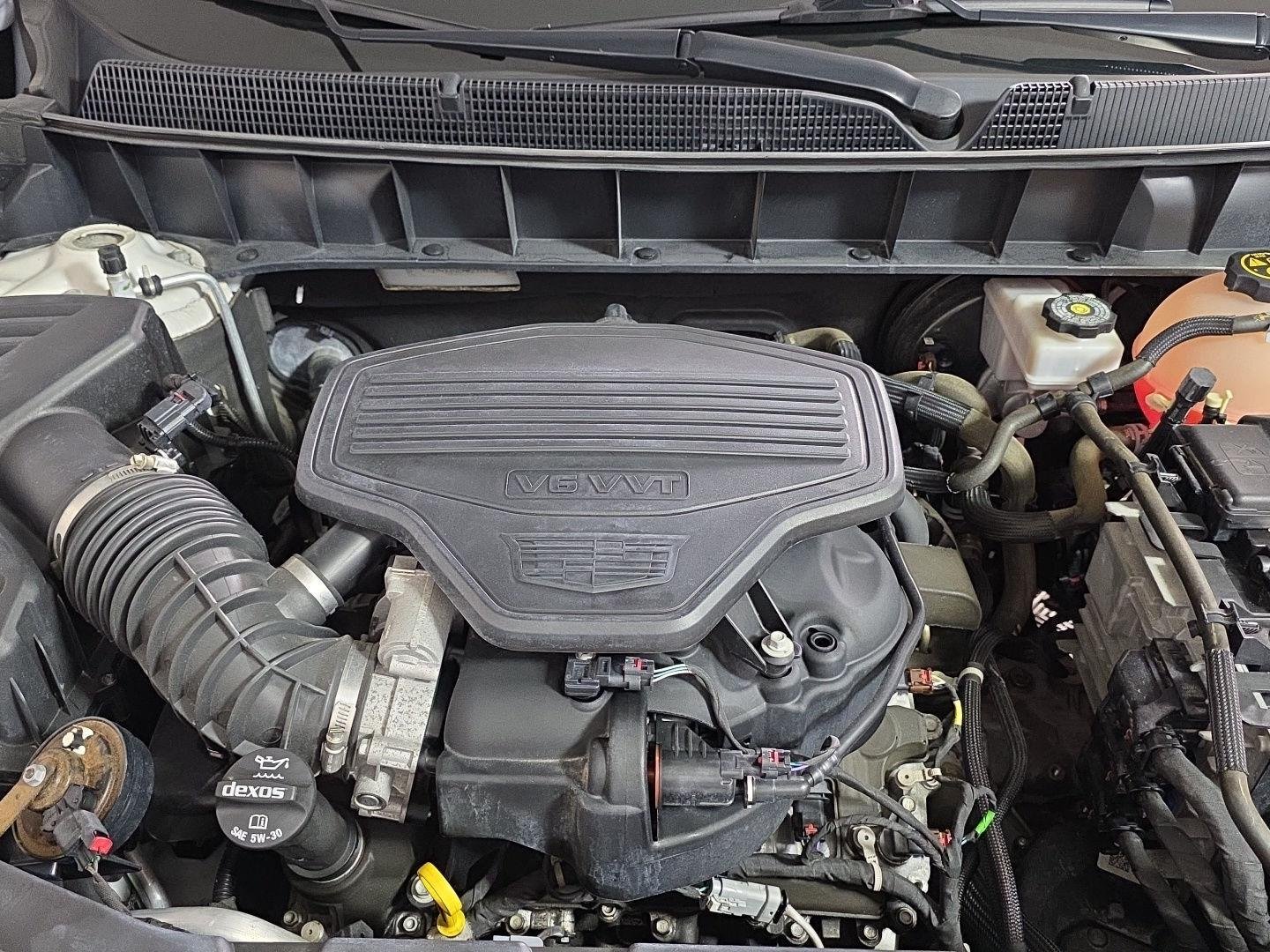 Used 2019 Crystal White Tricoat Cadillac Luxury AWD image 6