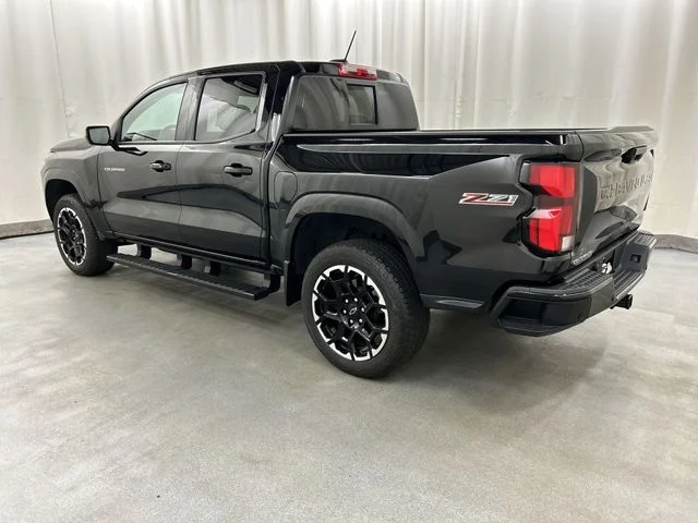 Used 2026  Chevrolet Z71 image 3