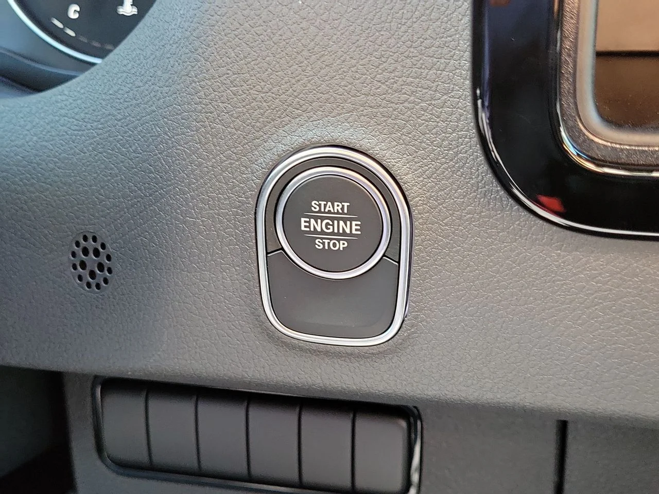 New 2026 Obsidian Black Metallic Mercedes-Benz Cargo 170 WB image 29