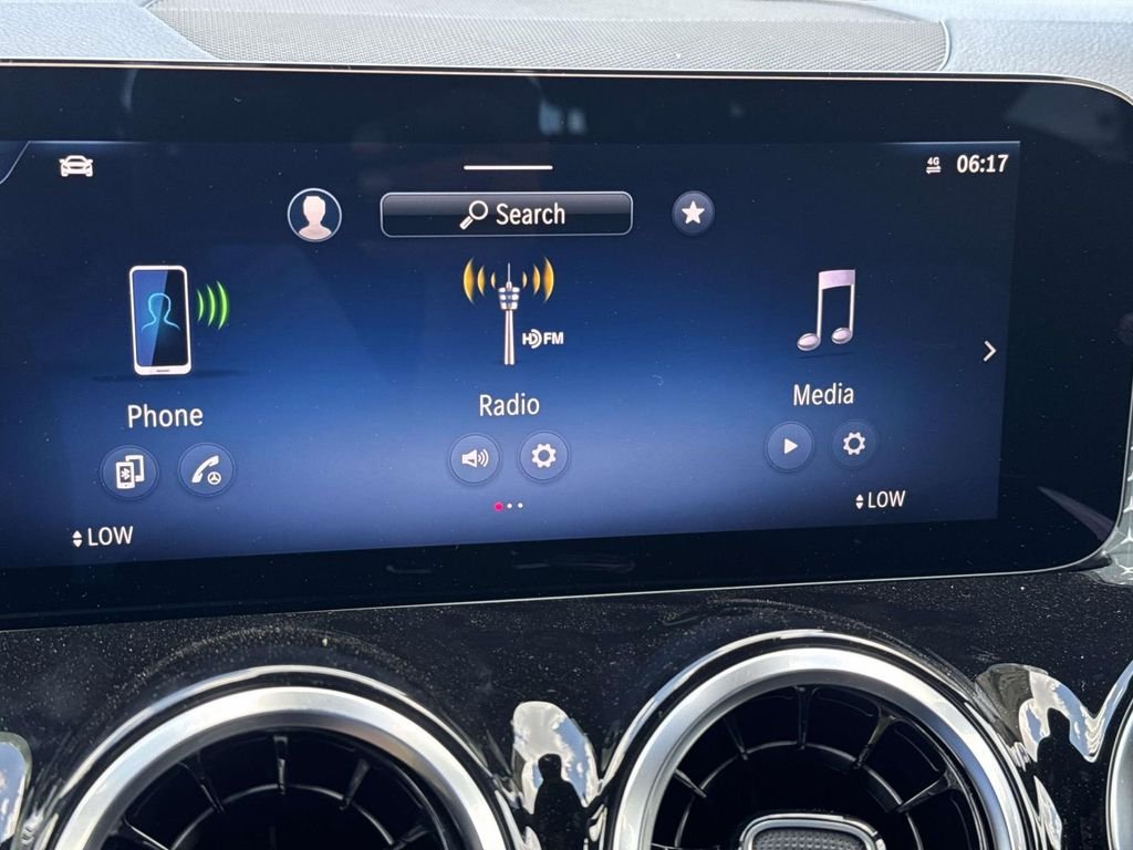 New 2026 Polar White Mercedes-Benz GLB 250 image 11