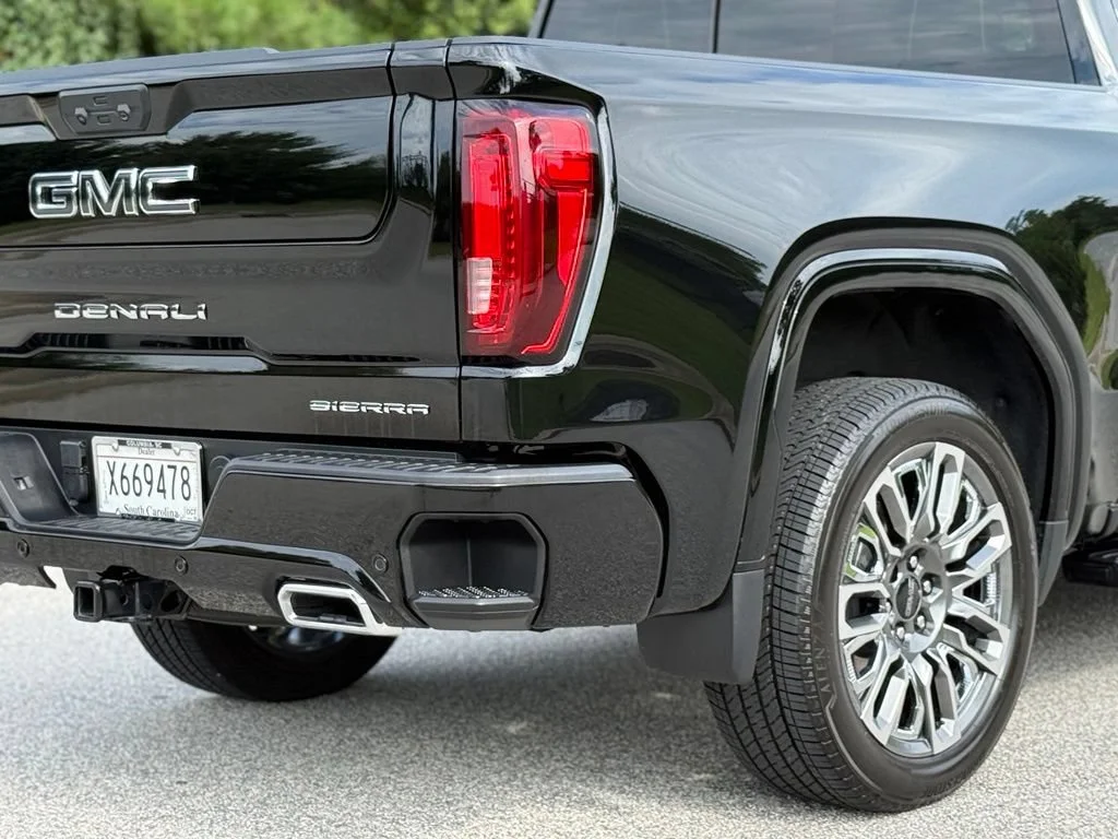 Used 2024 Onyx Black GMC Denali Ultimate image 18