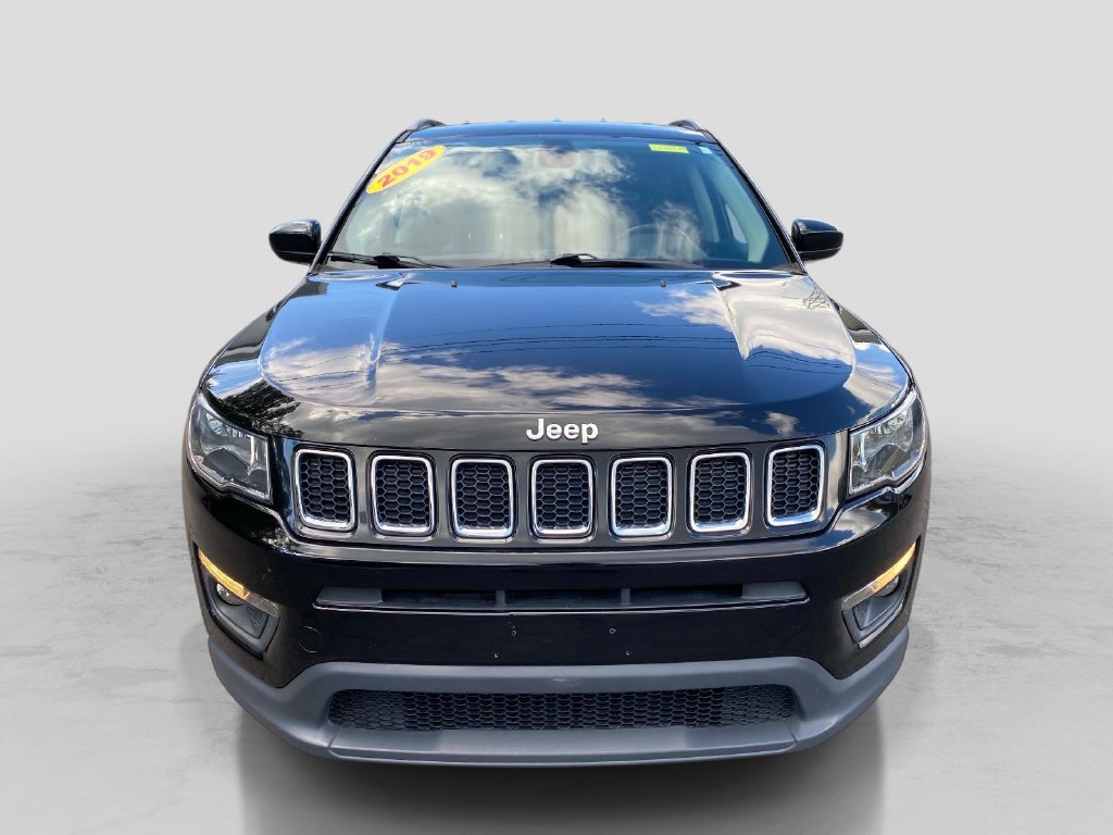 Used 2019 Black Jeep Latitude image 12