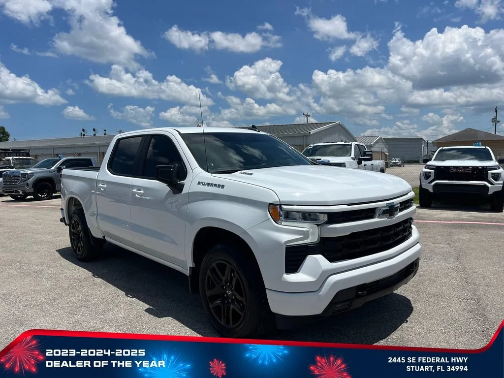 Used 2024 Summit White Chevrolet RST image 2