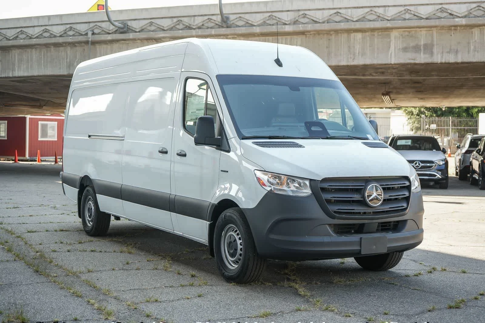 New 2025 Arctic+White Mercedes-Benz Cargo 170WB High Roof 113kW Battery RWD HO Motor image 3