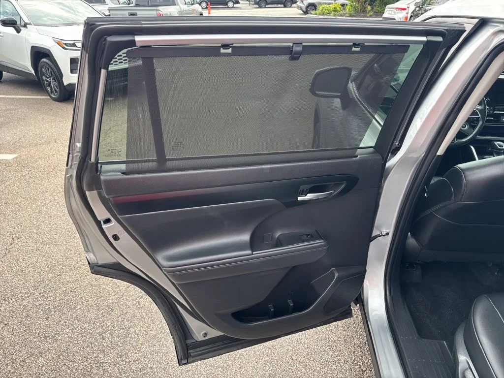 Used 2025 Silver Toyota XLE image 40